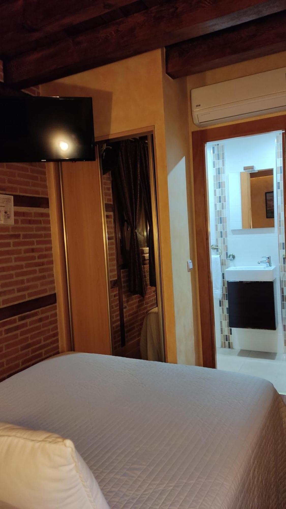 Hostal Segovia Adults Only Pokoj fotografie