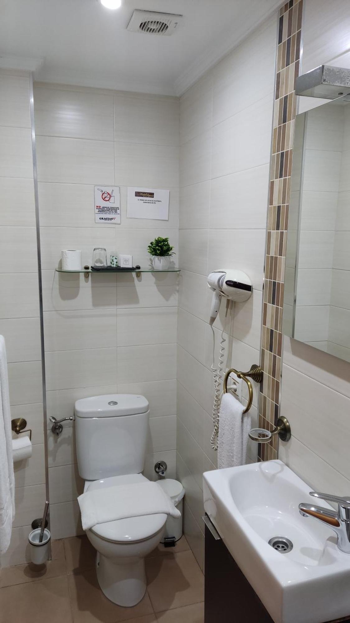 Hostal Segovia Adults Only Pokoj fotografie