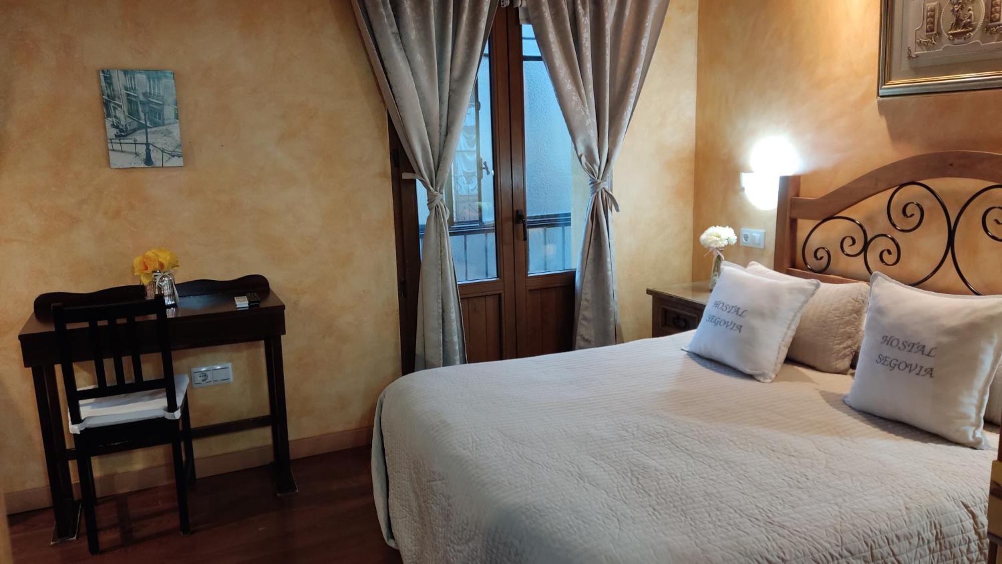 Hostal Segovia Adults Only Pokoj fotografie